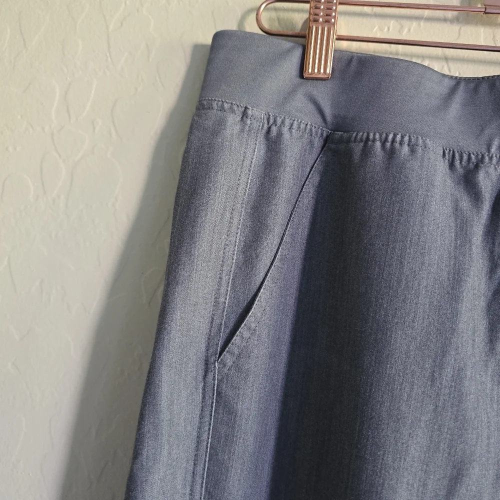Figs Gray Cargo Pants with Comfortable Fit and Modern Design‎